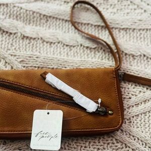 Free People Distressed Vegan Wallet Pull Zipper
Coin Pouch Card Slots Brown NWT